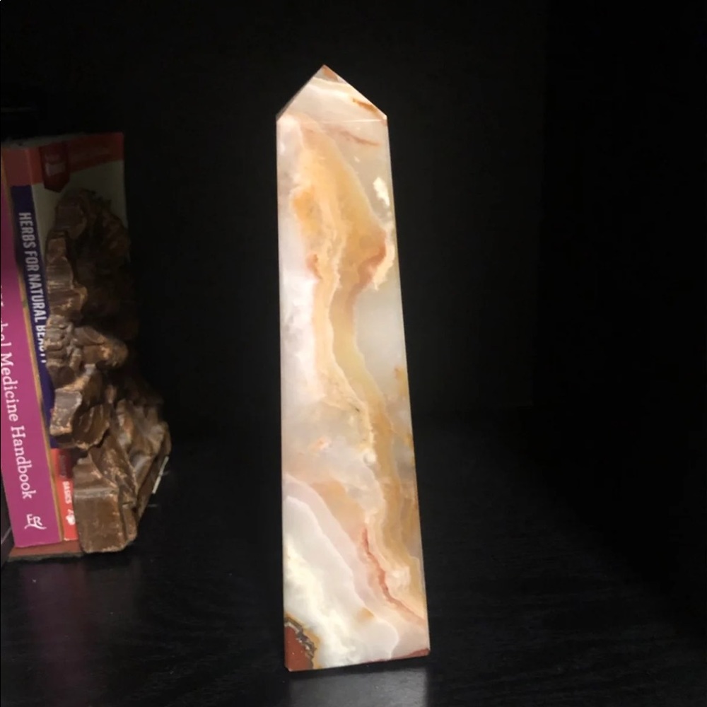 Onyx obelisk tower